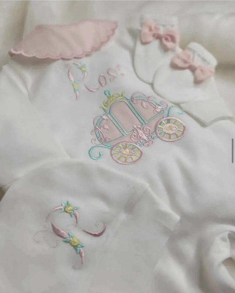 Nakışlı Bebek Battaniyesi ve Şapkası