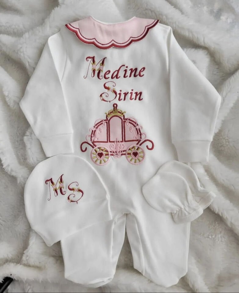İsimli Prenses Arabası Nakışlı Kız Bebek Tulumu