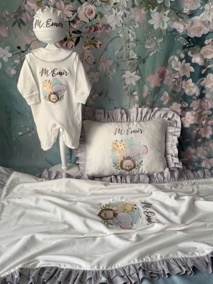 Kişiye Özel İsim İşlemeli Safari Desenli Yastık