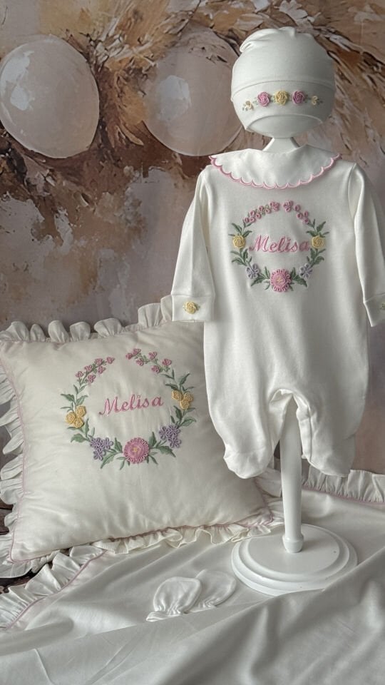 İsimli El Nakışı Rokoko Çiçekli Bebek Tulumu