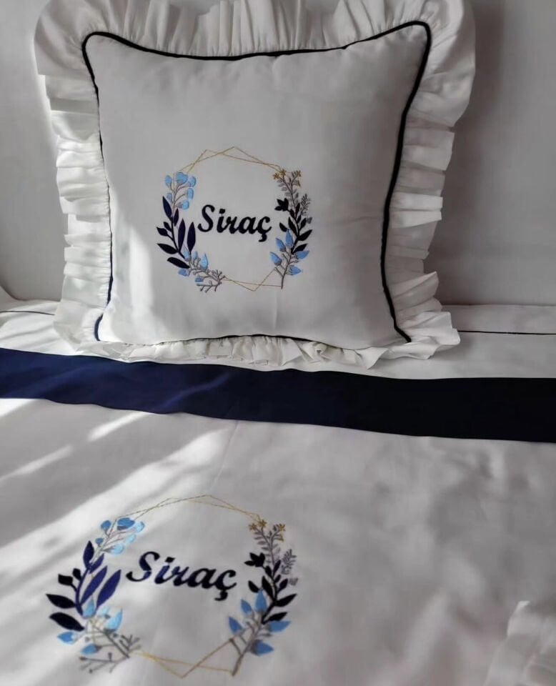 Kişiye Özel Yaprak Dalları İşlemeli Bebek Yastığı