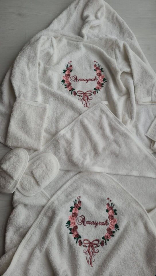 Güllü , İsimli Yenidoğan Bebek Bornoz ve Havlu Seti | Minik Nakış