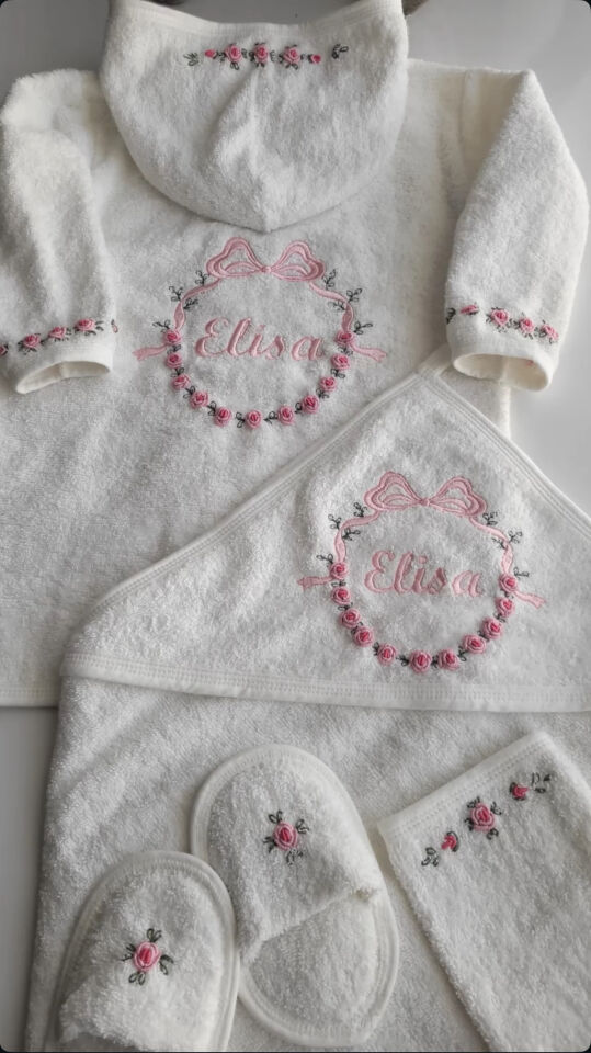 Çiçek el nakışlı -İsimli Yenidoğan Bebek Bornoz ve Havlu Seti