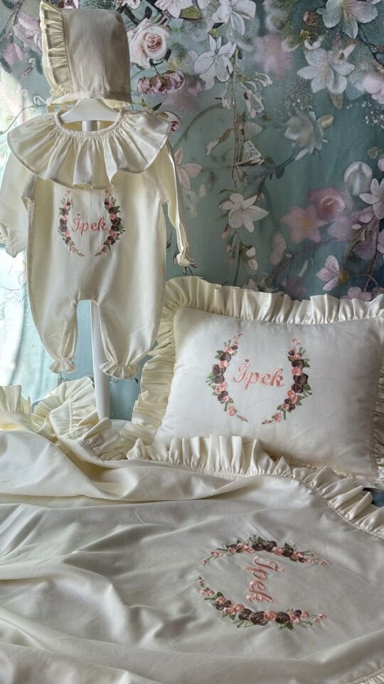 Güllü krem pamuk saten yeni doğan set
