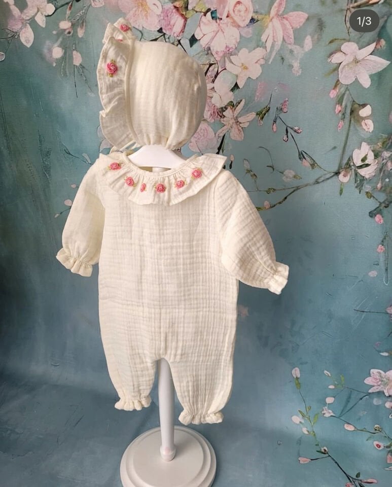 müslin nakışlı bebek tulum seti