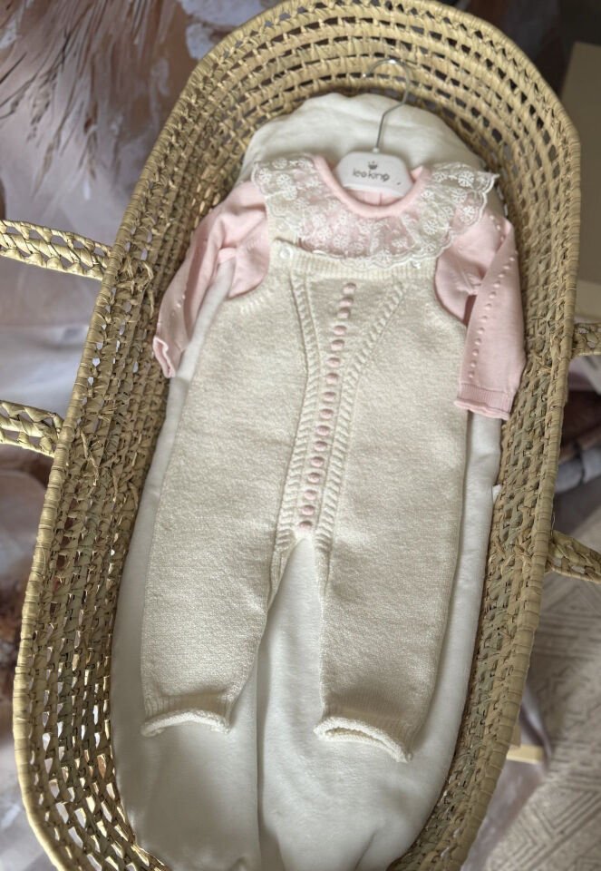 dantel yakali krem orgu kiz bebek tulu