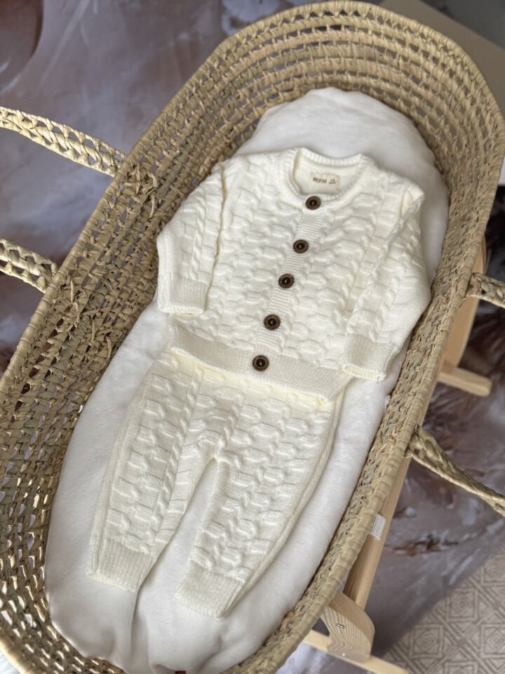 erkek bebek krem orgu hirka salopet takim